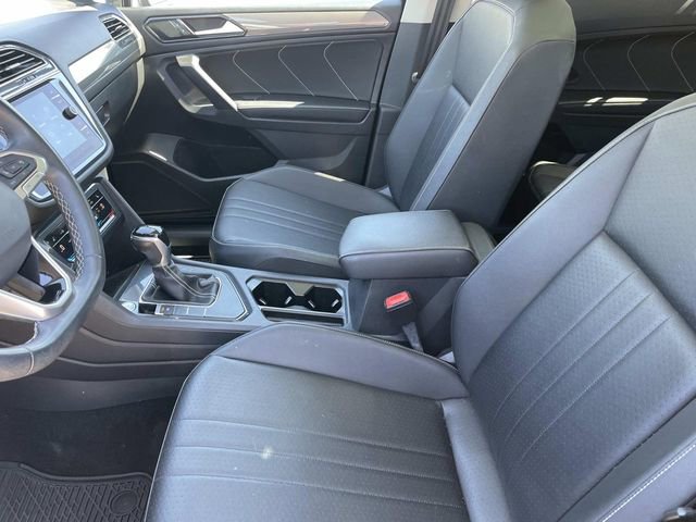 Used 2022 Volkswagen Tiguan SE w/ Panoramic Sunroof Package image 23