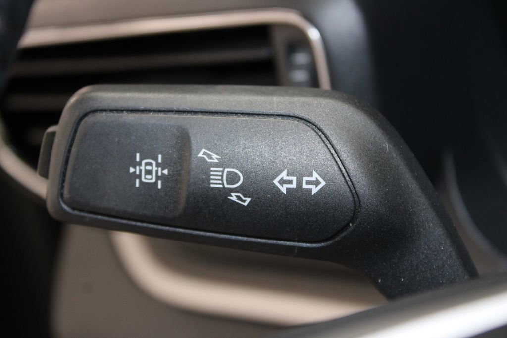 Used 2023 Ford Explorer XLT w/ Equipment Group 202A image 38