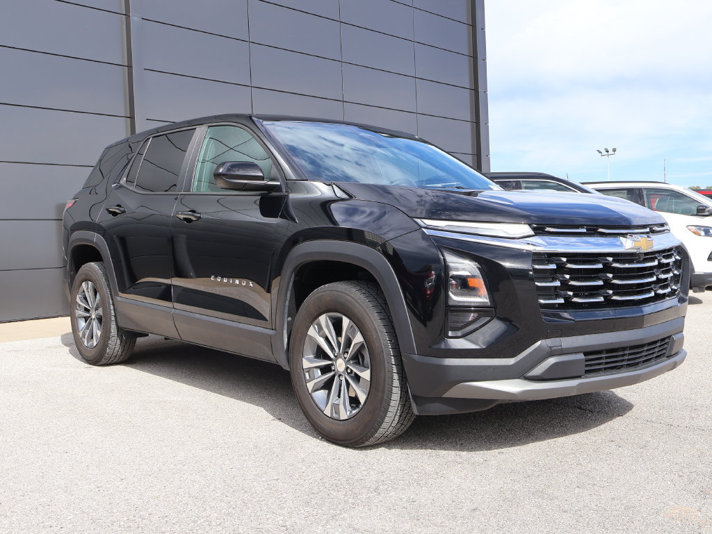 Used 2026 Chevrolet Equinox LT w/ Convenience Package II FWD image 6