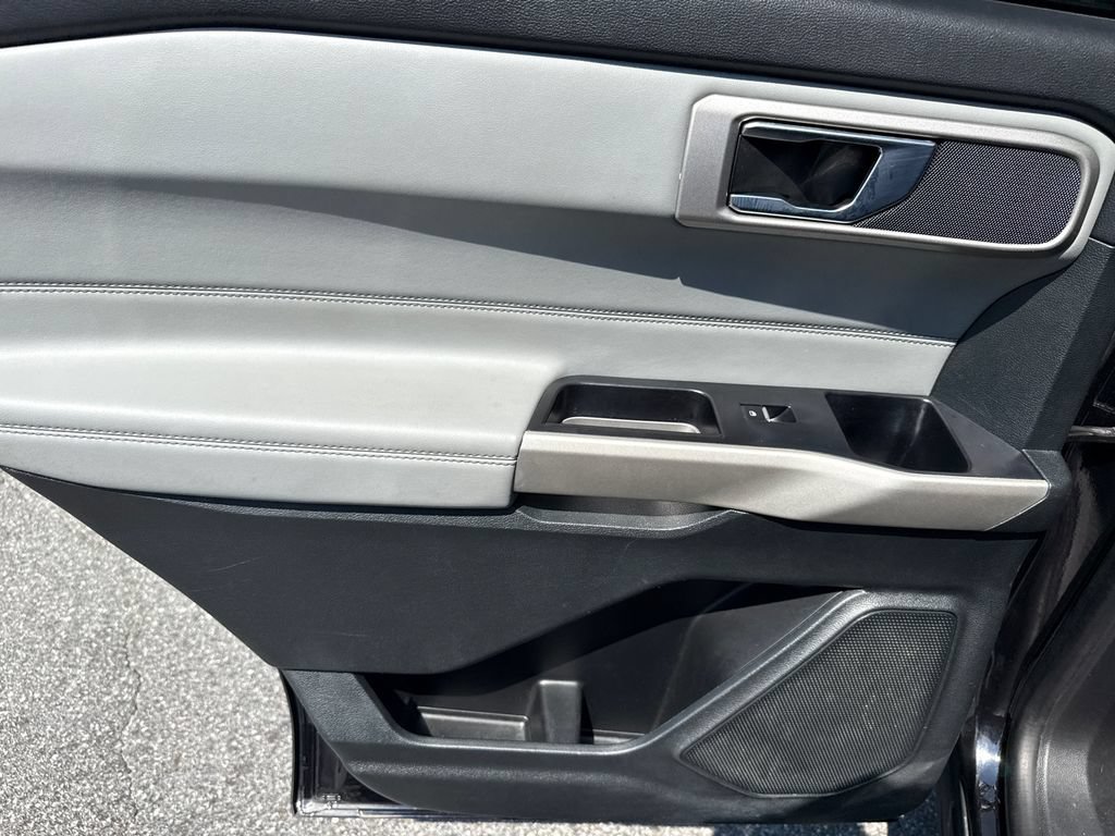 Used 2024 Ford Explorer XLT w/ Equipment Group 202A AWD/4WD image 23