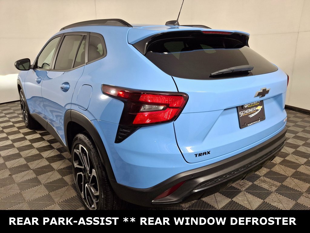 Used 2024 Chevrolet Trax RS w/ Sunroof Package image 3