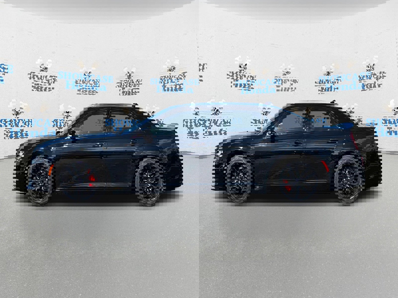 Used 2023 Chrysler 300 C image 4