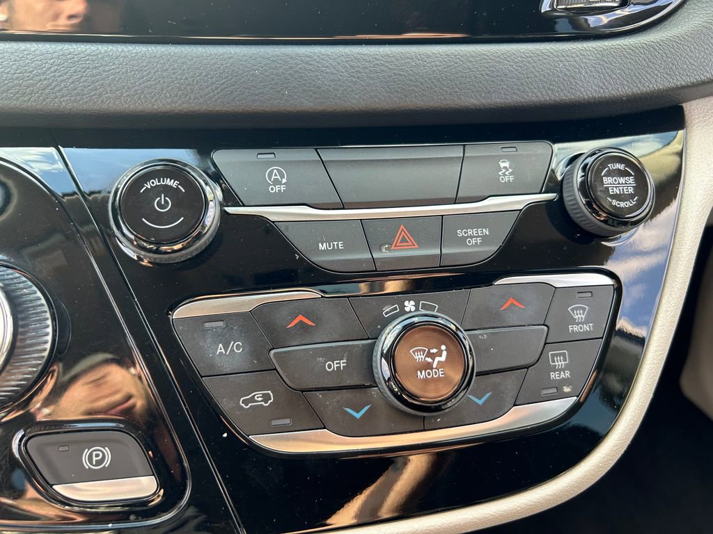 Used 2023 Chrysler Voyager LX FWD image 14