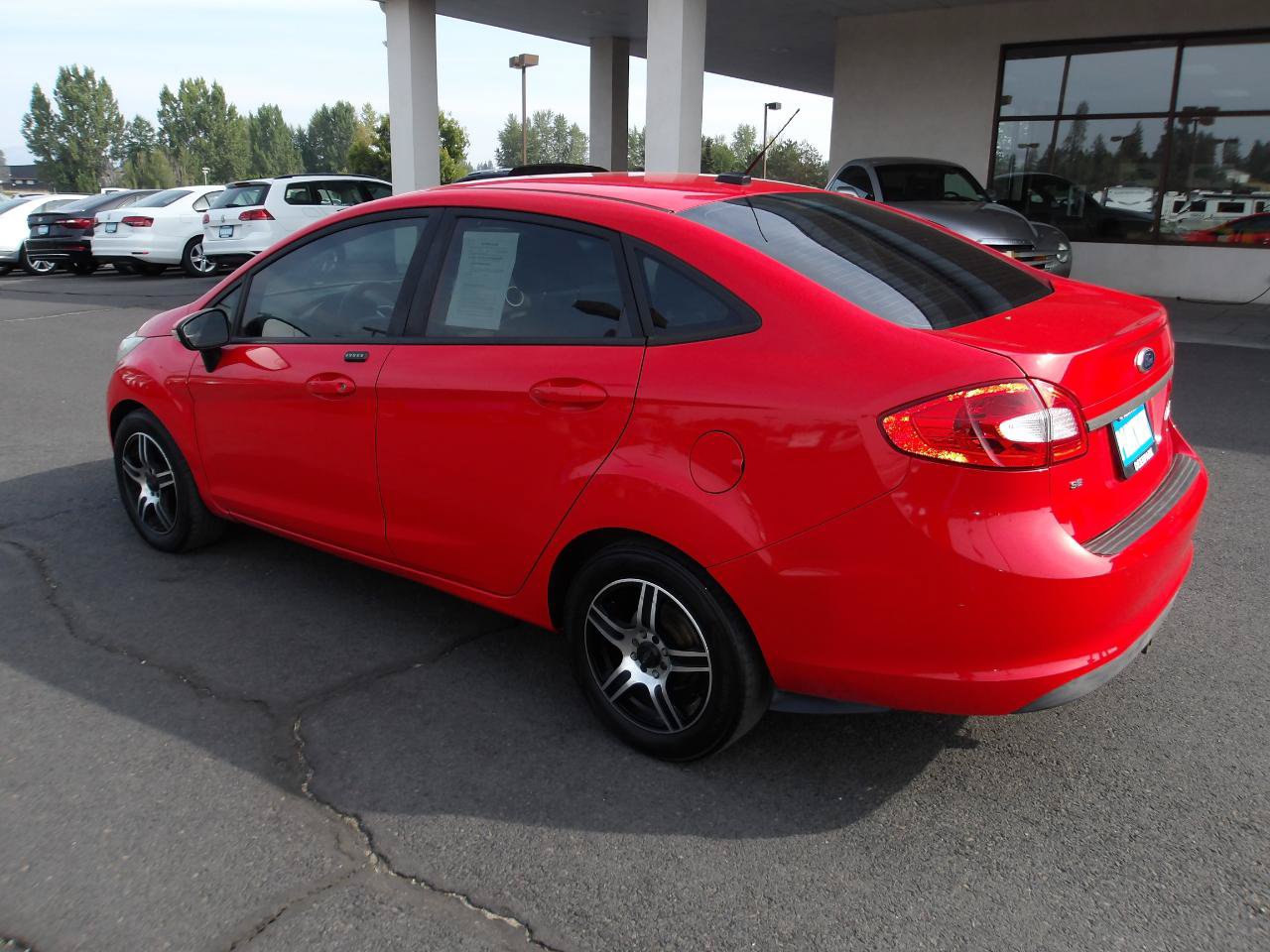 Used 2013 Ford Fiesta SE FWD image 3