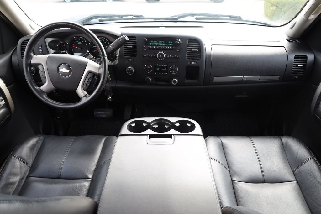 Used 2009 Chevrolet Silverado 3500 LT w/ Exterior Plus Package AWD/4WD image 18