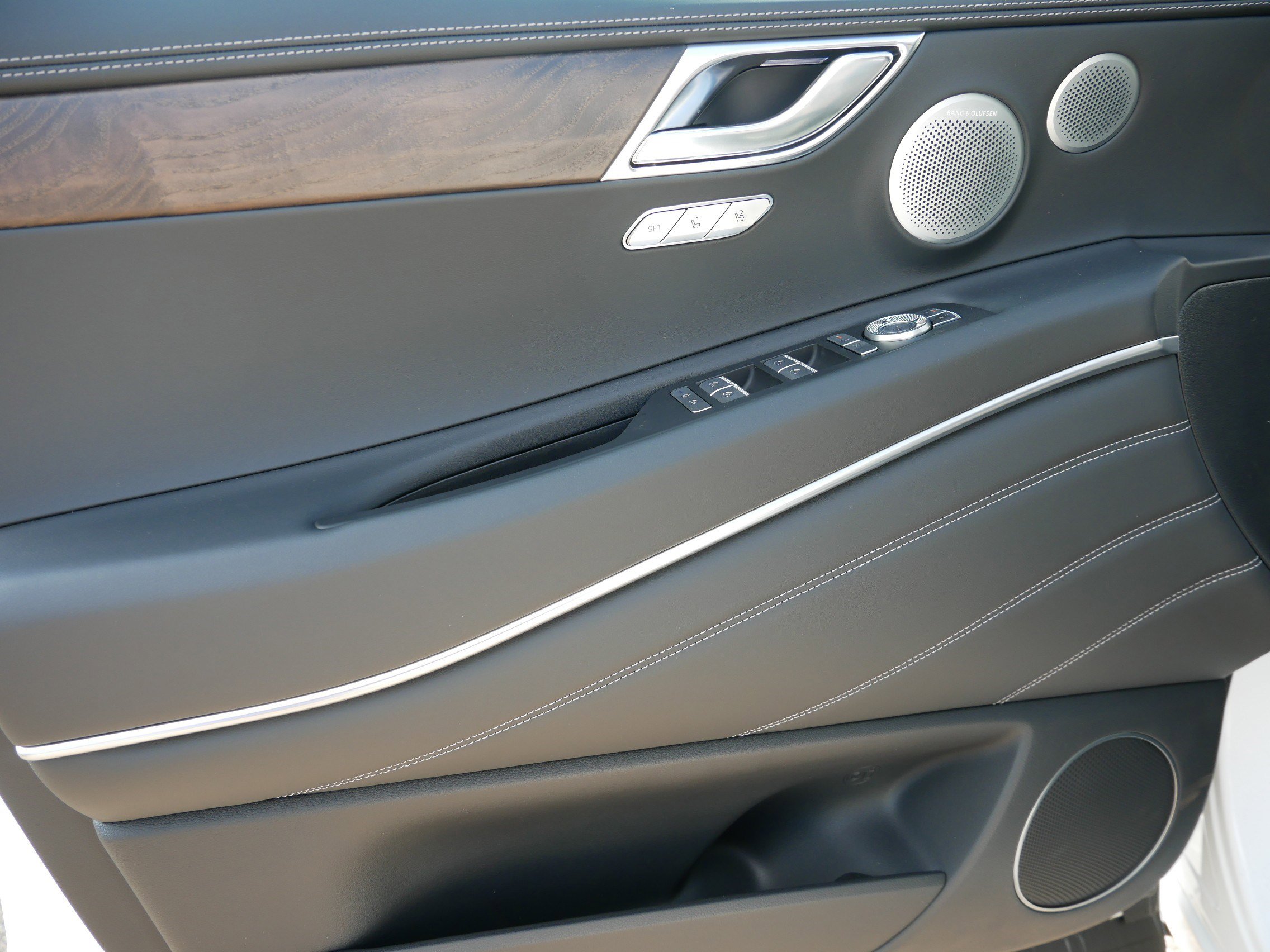 New 2025 Genesis GV80 3.5T Prestige image 4