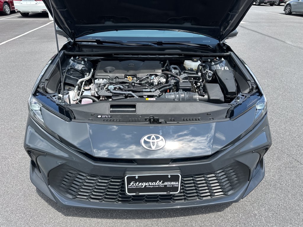 Used 2025 Toyota Camry SE FWD image 11