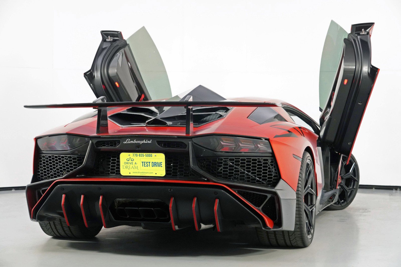 Used 2017 Lamborghini Aventador S image 8