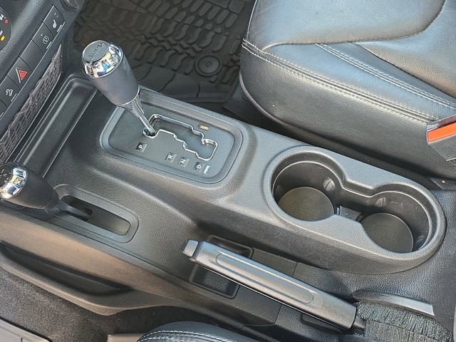 Used 2015 Jeep Wrangler Unlimited Rubicon w/ Connectivity Group AWD/4WD image 24