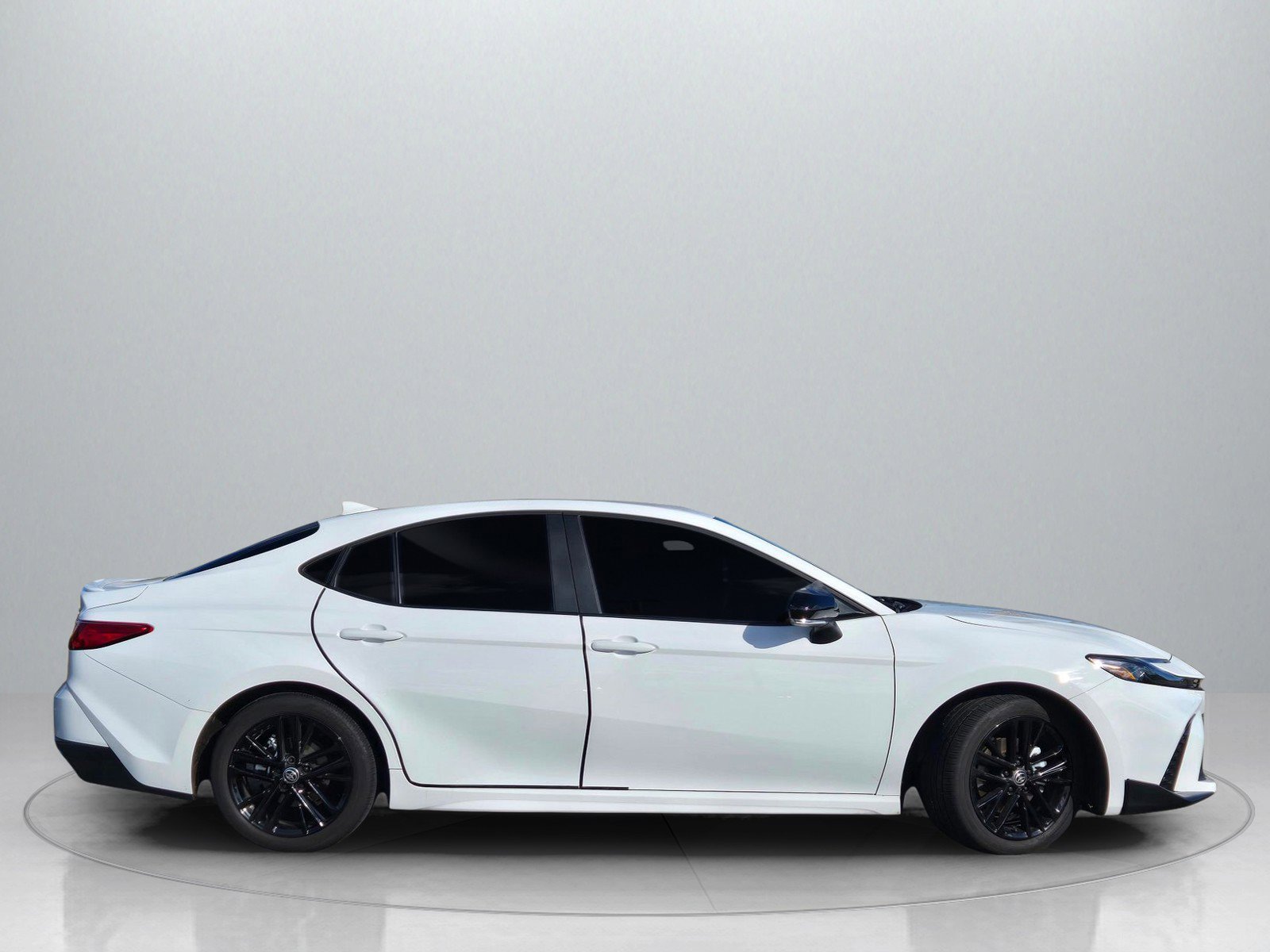 Used 2025 Toyota Camry SE image 9