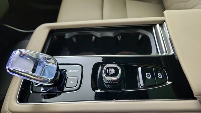New 2026 Volvo XC90 T8 Plus w/ Protection Package Premier AWD/4WD image 17