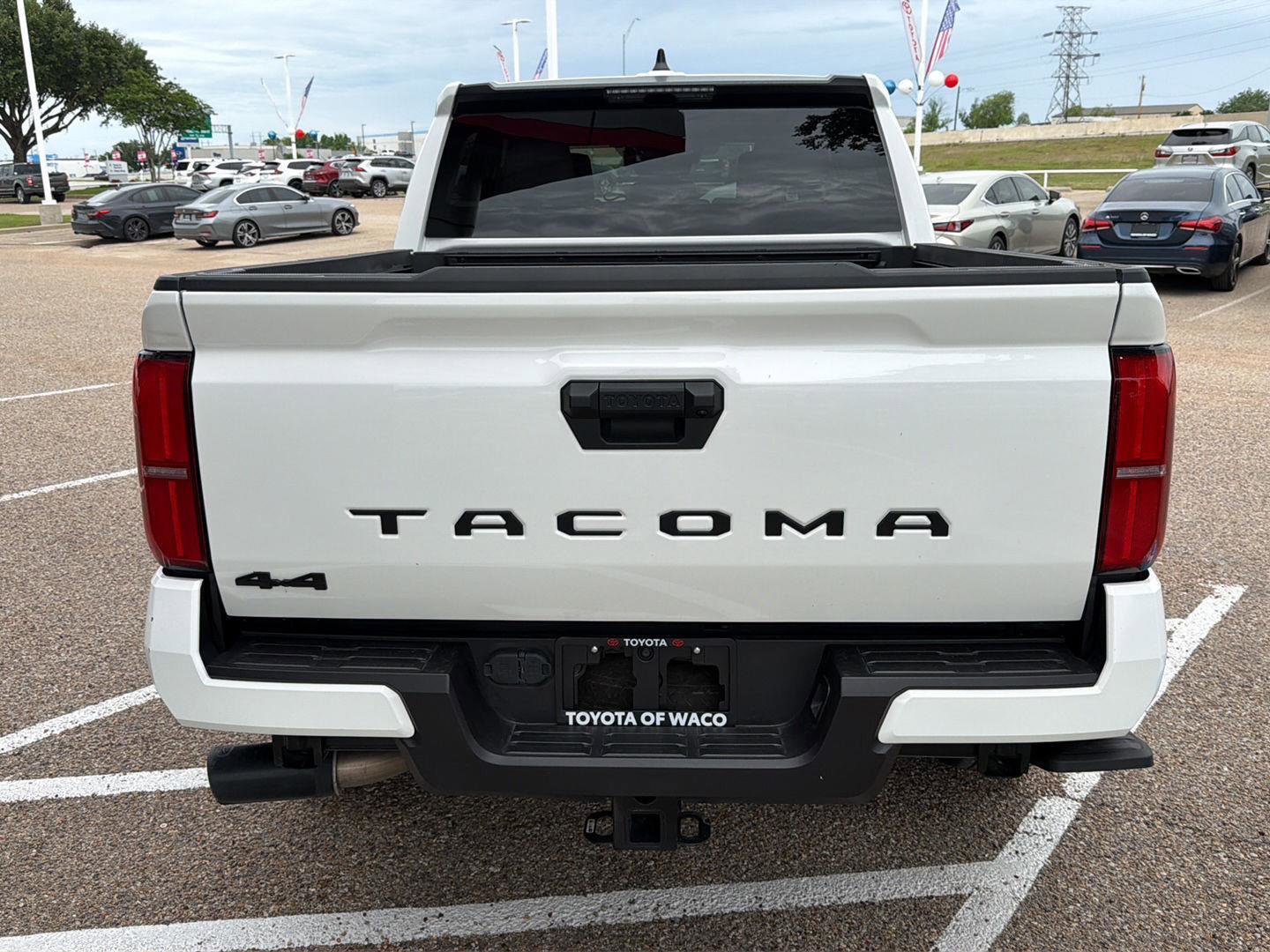 Used 2024 Toyota Tacoma SR5 AWD/4WD image 4
