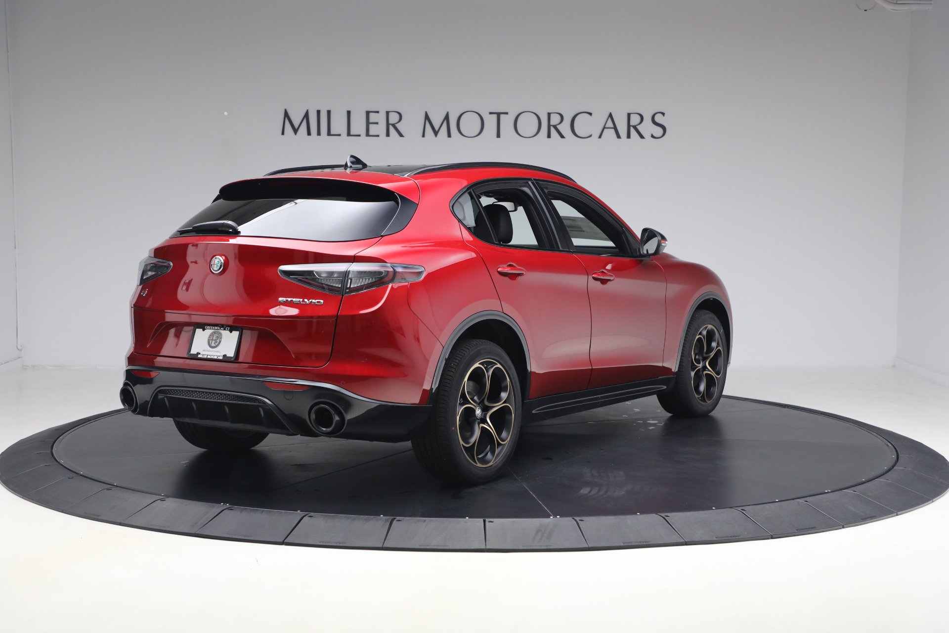 New 2025 Alfa Romeo Stelvio Sprint image 7