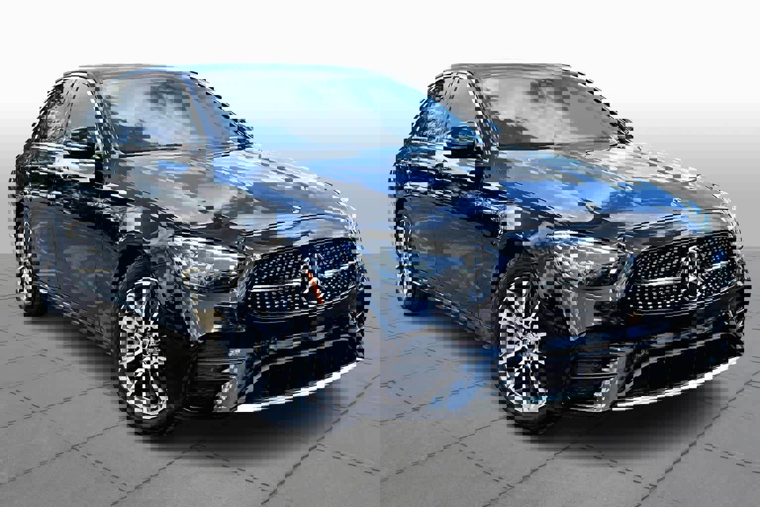 Used 2021 Mercedes-Benz E 450 4MATIC Sedan image 3