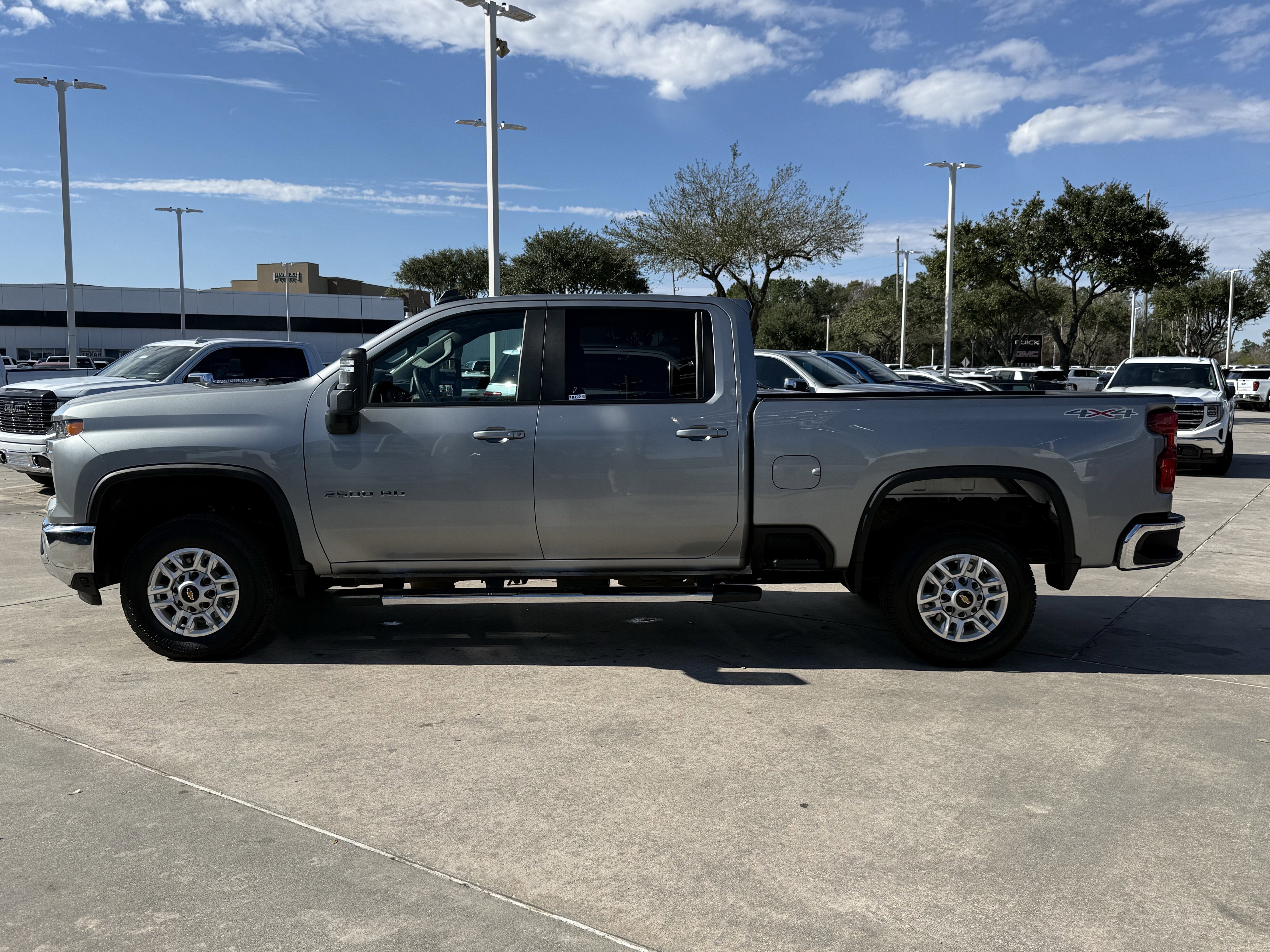 Used 2025 Chevrolet Silverado 2500 LT w/ Convenience Package image 8