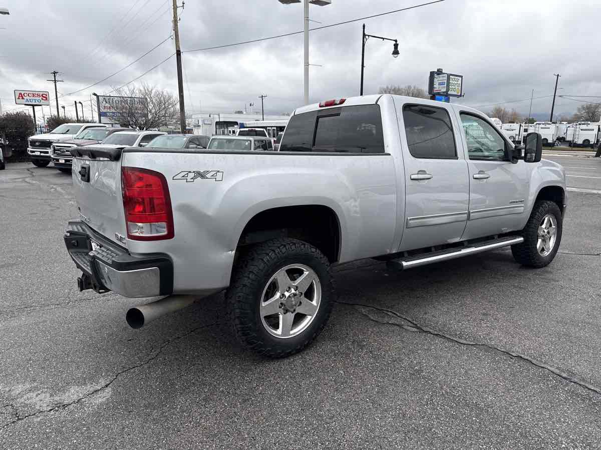 Used 2011 GMC Sierra 2500 SLT w/ Entertainment Package AWD/4WD image 5