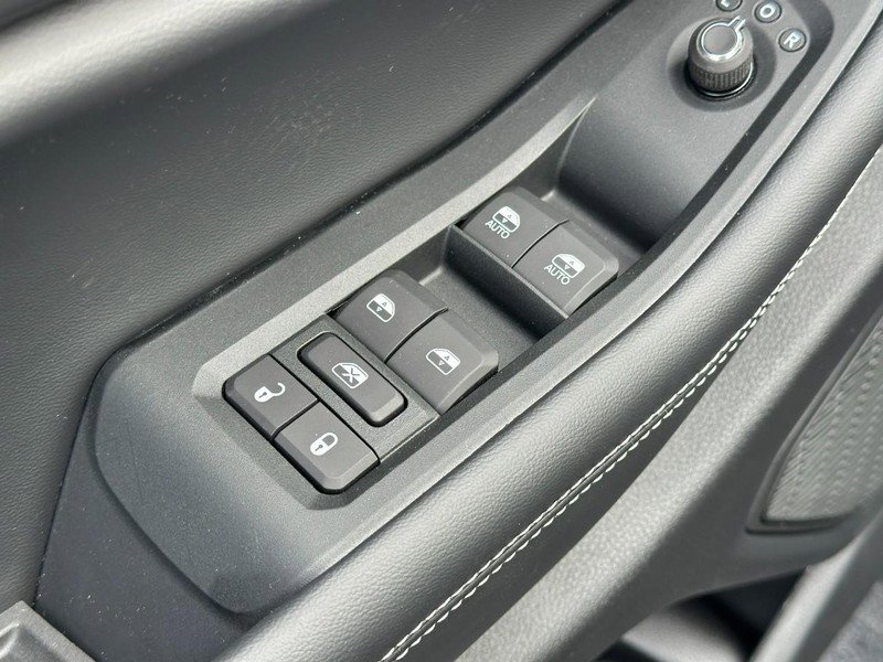 New 2025 Jeep Grand Cherokee Laredo image 9