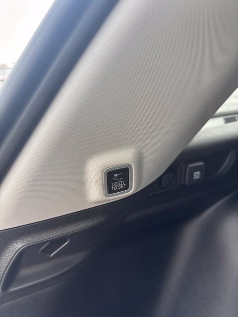 Used 2023 Jeep Grand Cherokee Limited AWD/4WD image 12