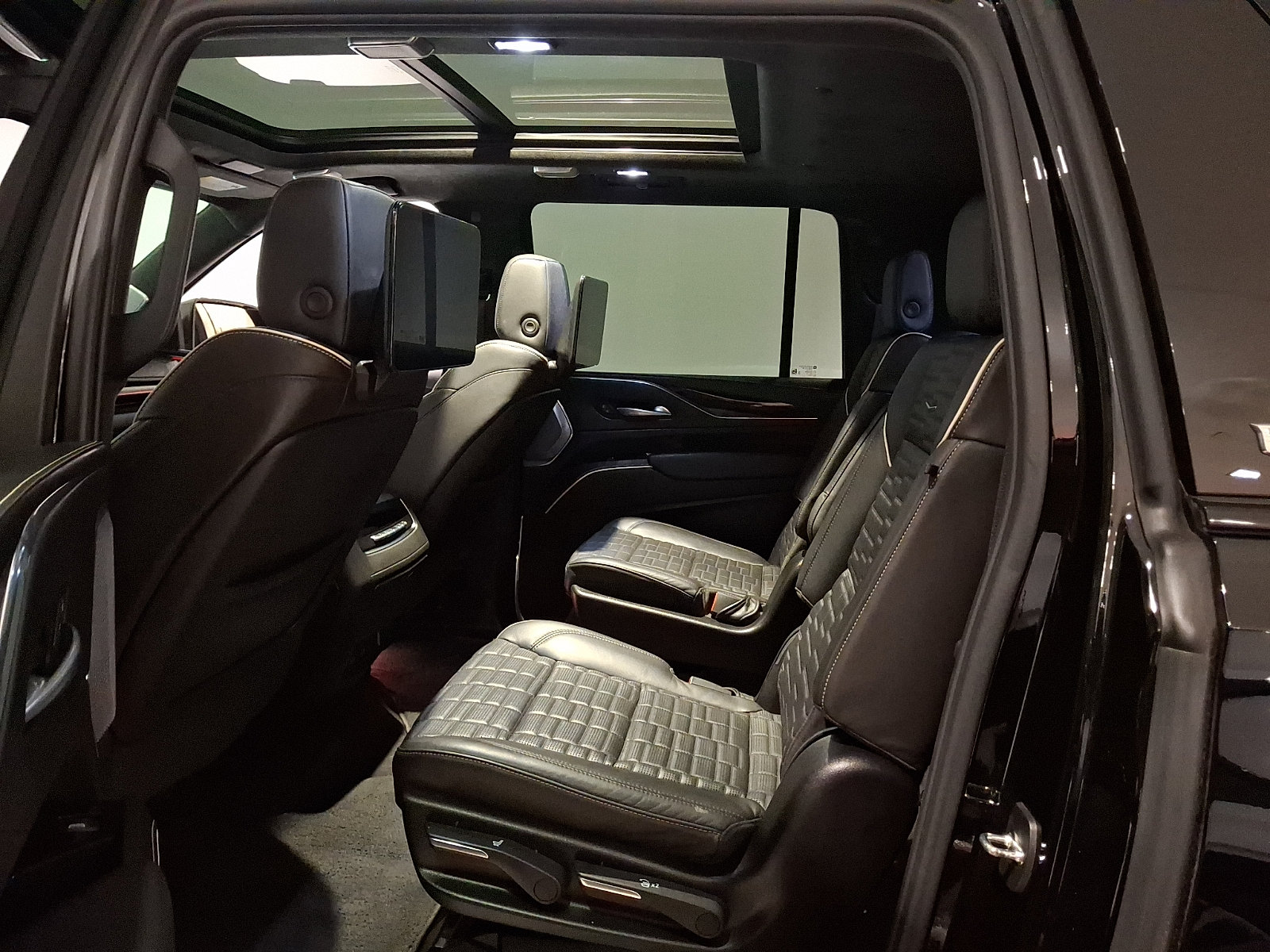 Certified 2023 Cadillac Escalade ESV V AWD/4WD image 20