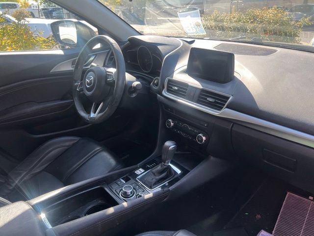 Used 2018 MAZDA MAZDA3 Touring FWD image 5