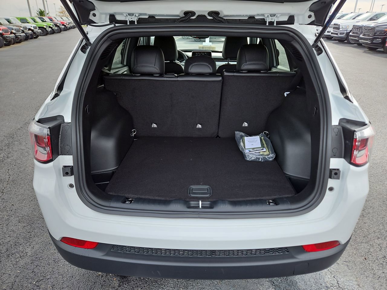 New 2026 Jeep Compass Latitude image 11