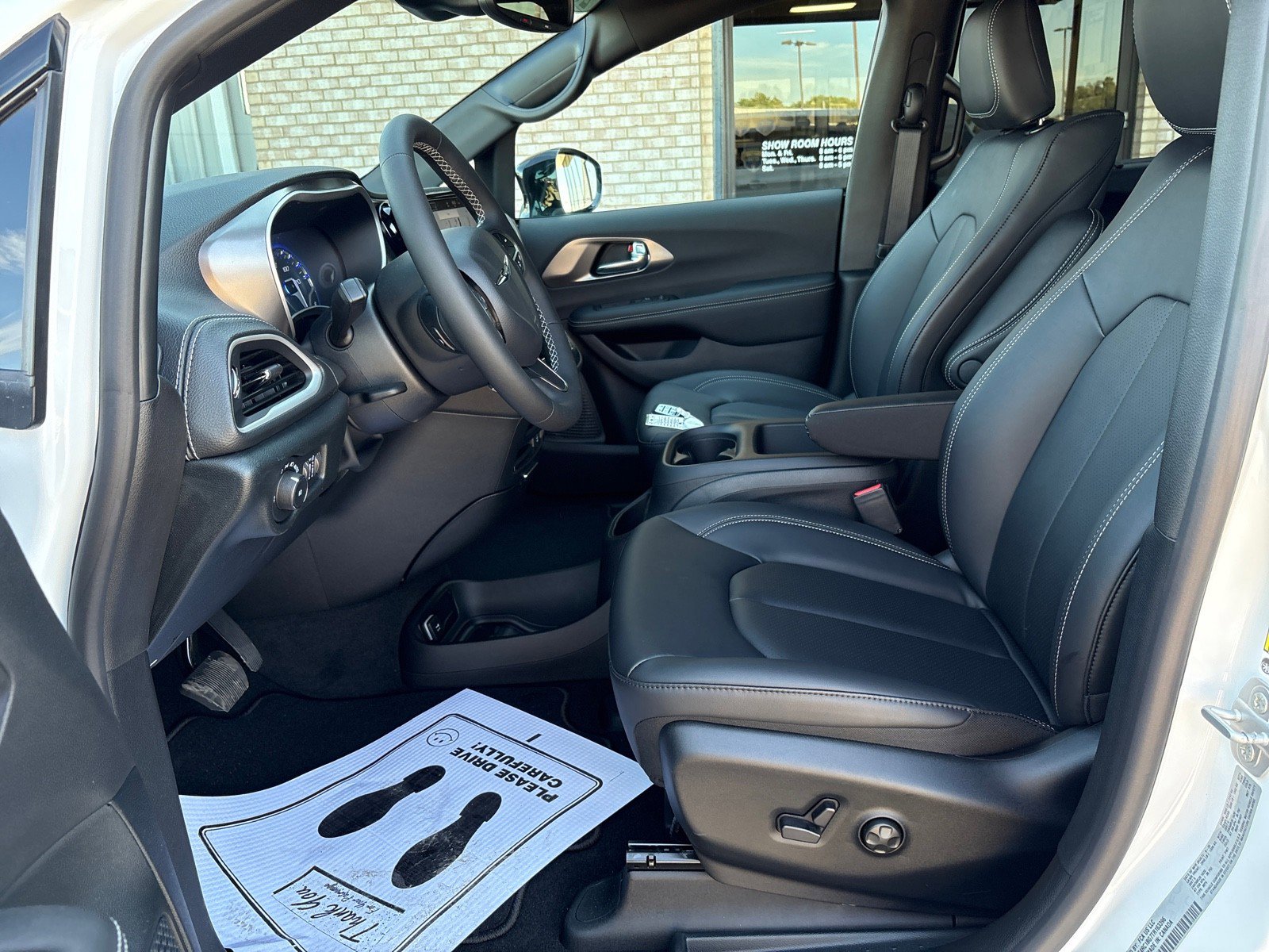 New 2026 Chrysler Pacifica Select image 3