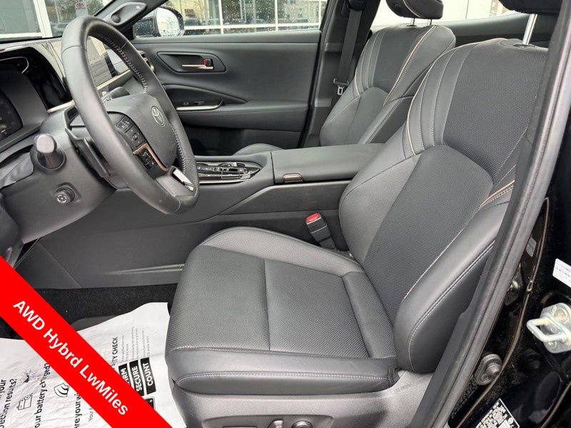 Used 2025 Toyota Crown Platinum AWD/4WD image 16