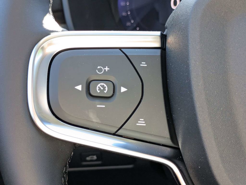 Used 2026 Volvo XC40 B5 Core AWD/4WD image 28