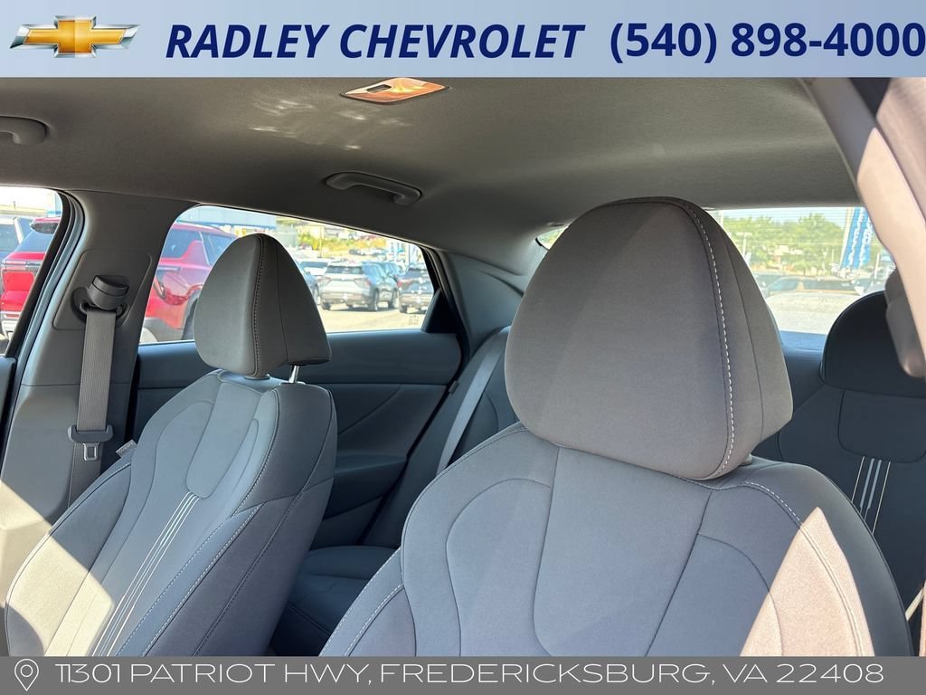 Used 2025 Hyundai Elantra Hybrid FWD image 2
