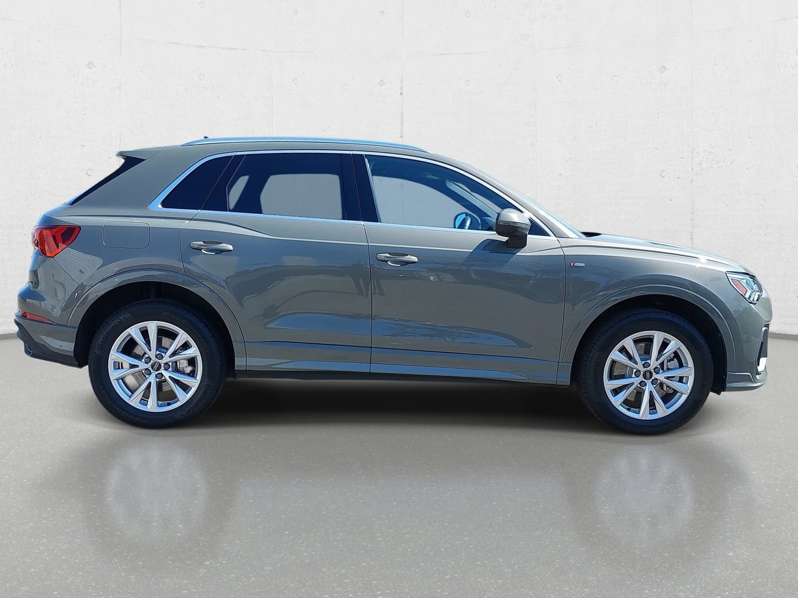 Certified 2025 Audi Q3 2.0T Premium w/ Convenience Package AWD/4WD image 4