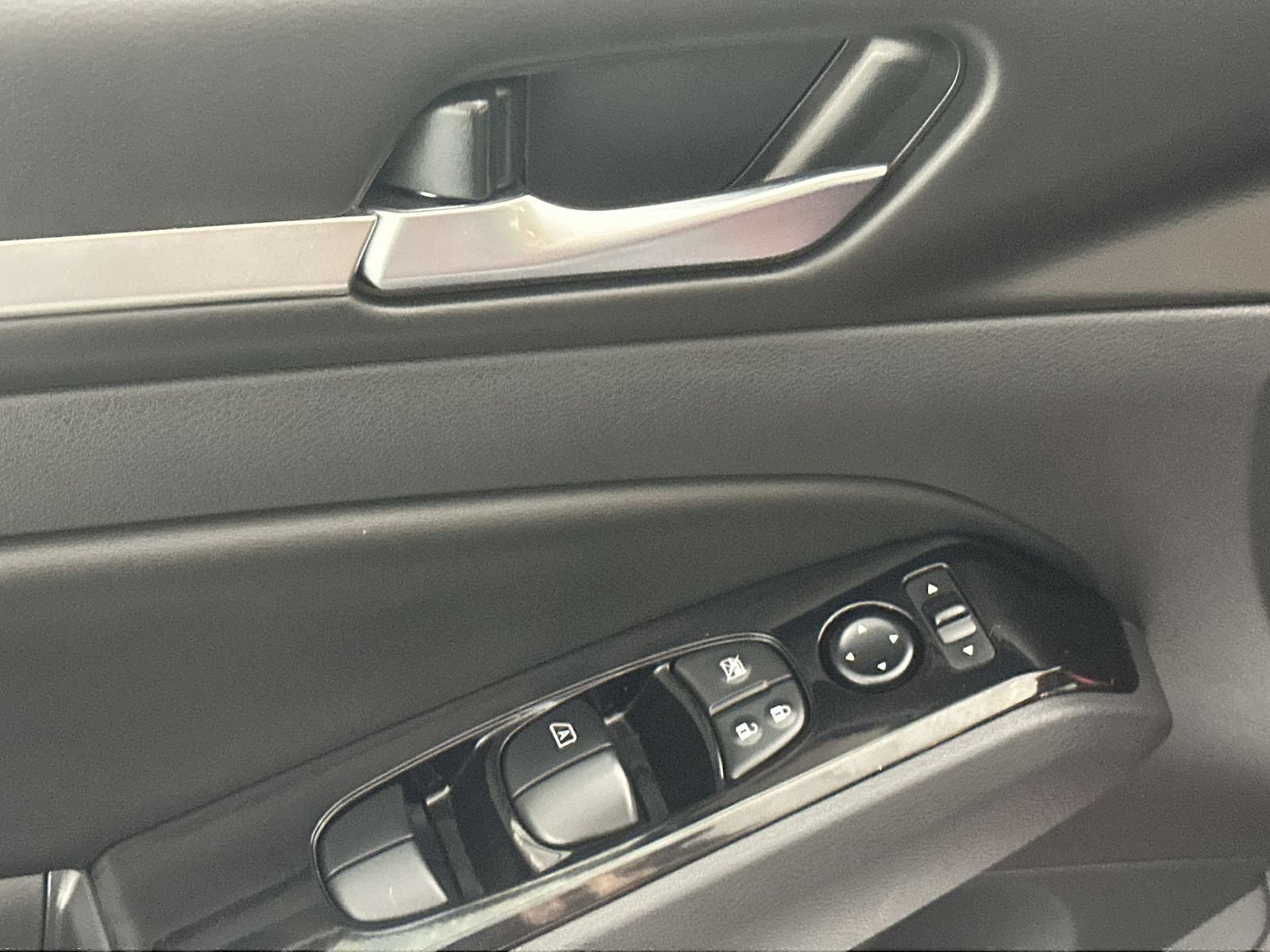 Certified 2024 Nissan Altima 2.5 SR FWD image 13