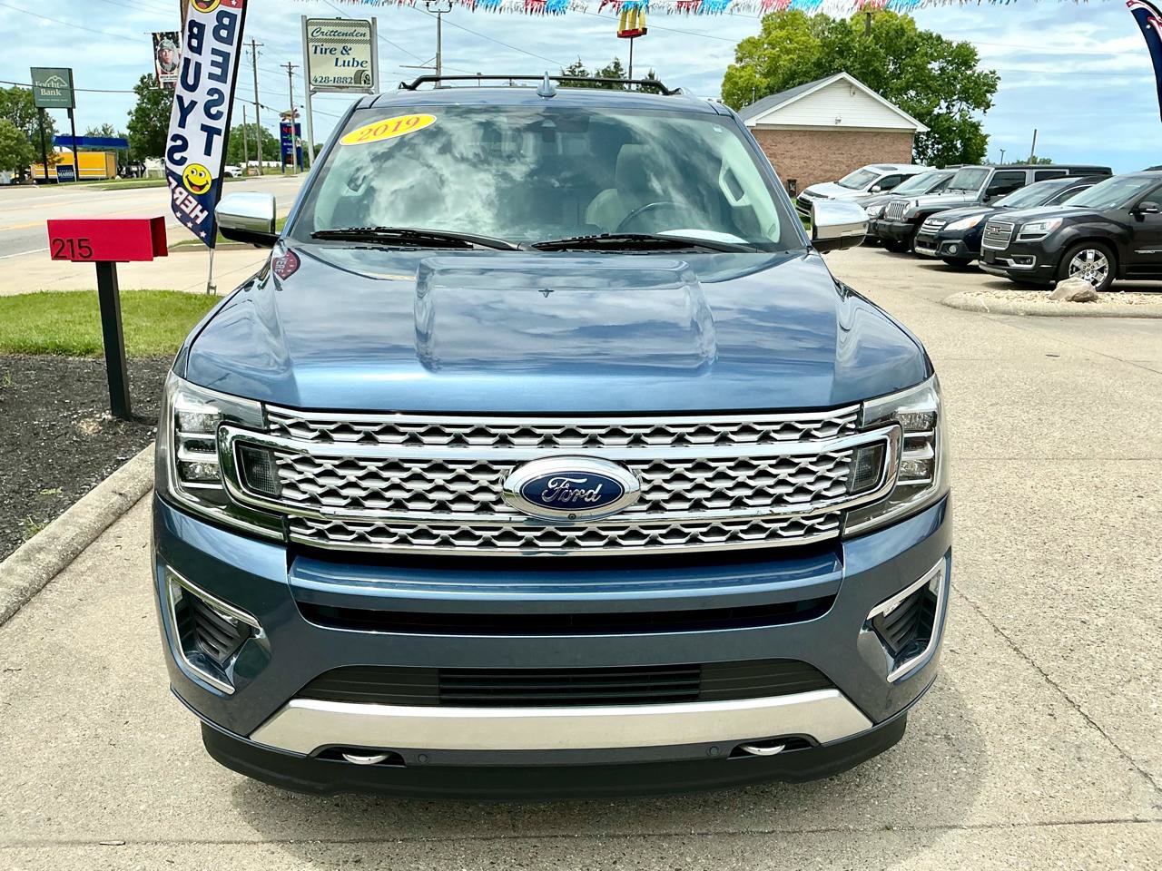 Used 2019 Ford Expedition Platinum AWD/4WD image 2