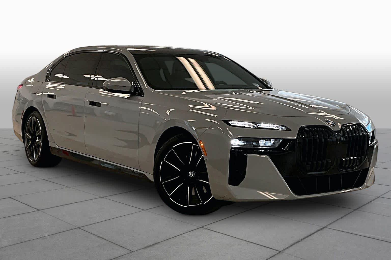 Used 2024 BMW 760i xDrive w/ Executive Package AWD/4WD image 2