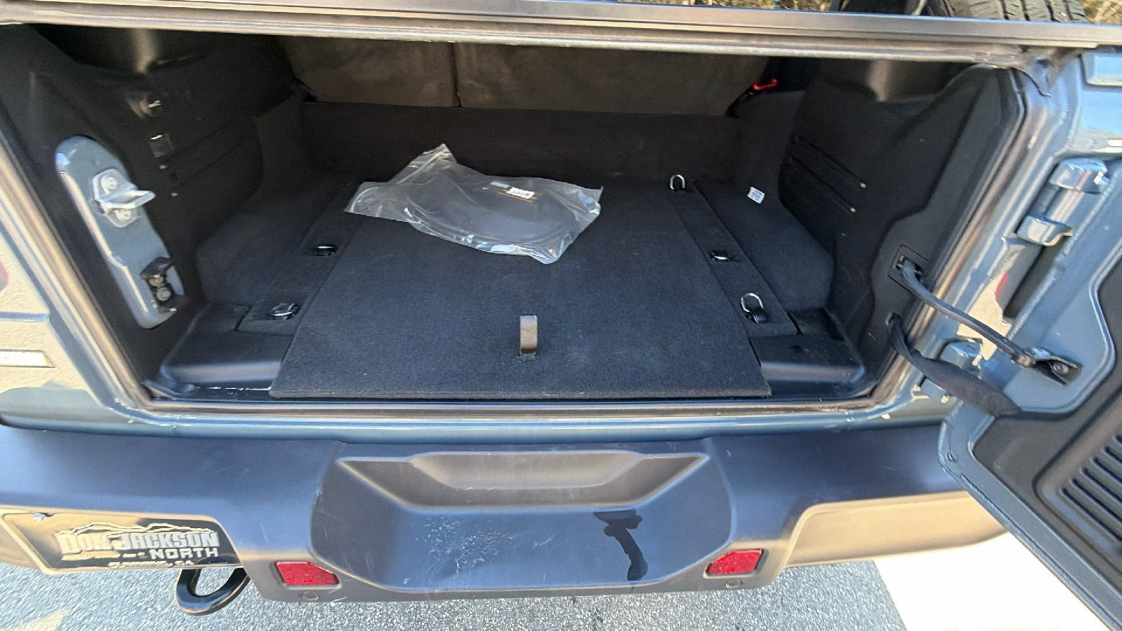 Used 2025 Jeep Wrangler Sahara w/ Safety Group image 13