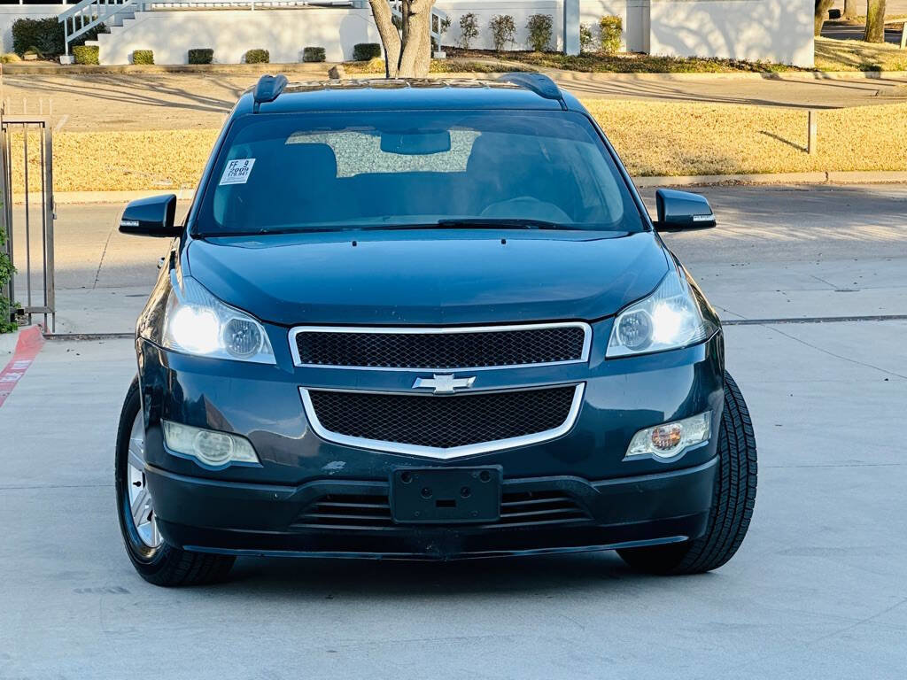 Used 2009 Chevrolet Traverse LT image 2
