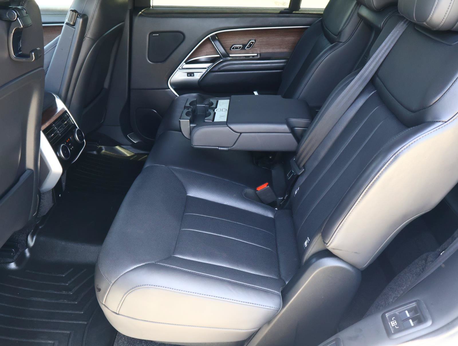 Used 2025 Land Rover Range Rover Long Wheelbase SE AWD/4WD image 23