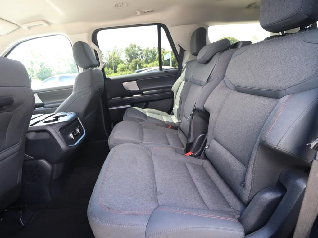 Used 2025 Ford Expedition Active RWD image 9