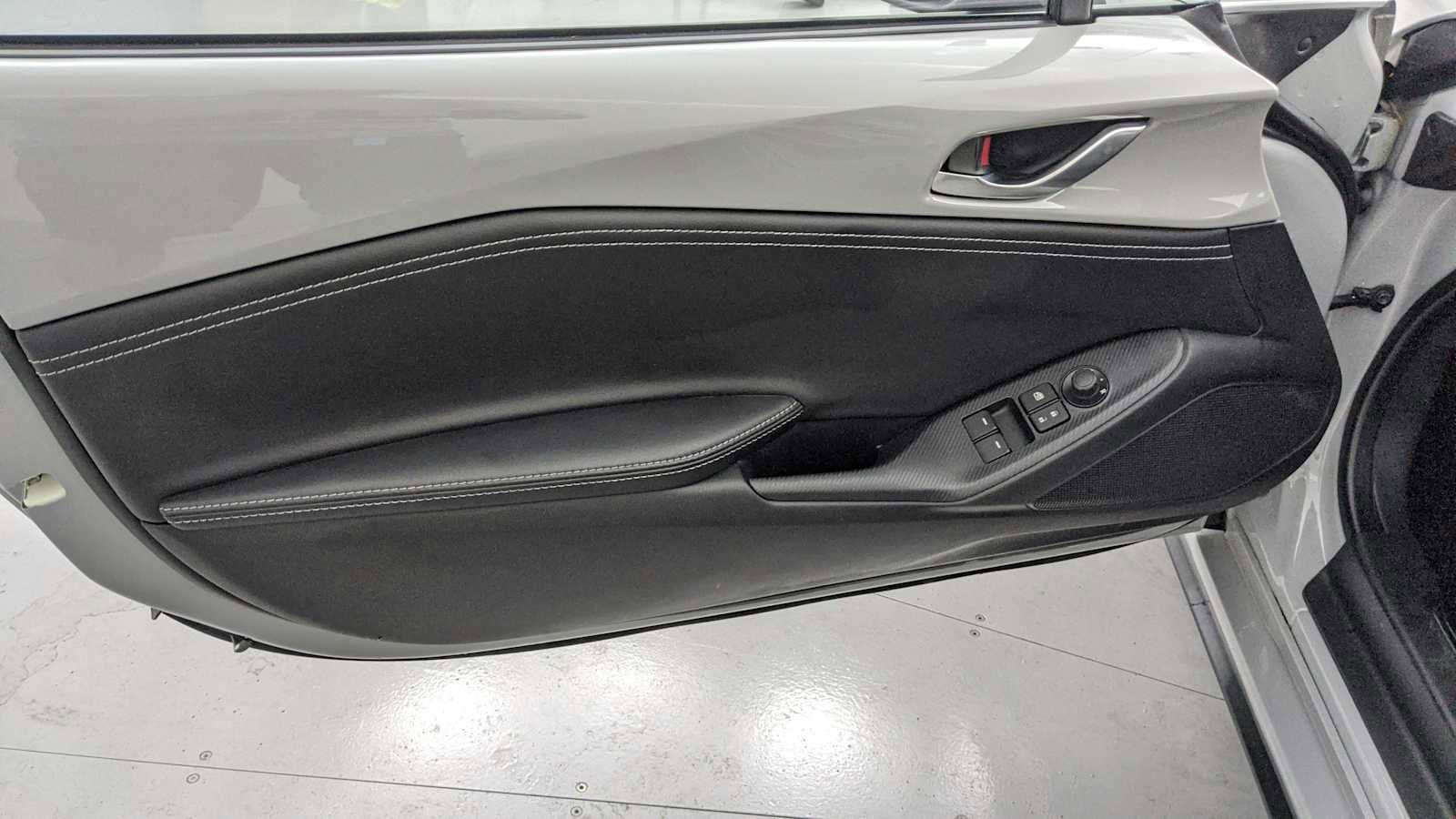 Used 2024 MAZDA MX-5 Miata RF Grand Touring RWD image 14