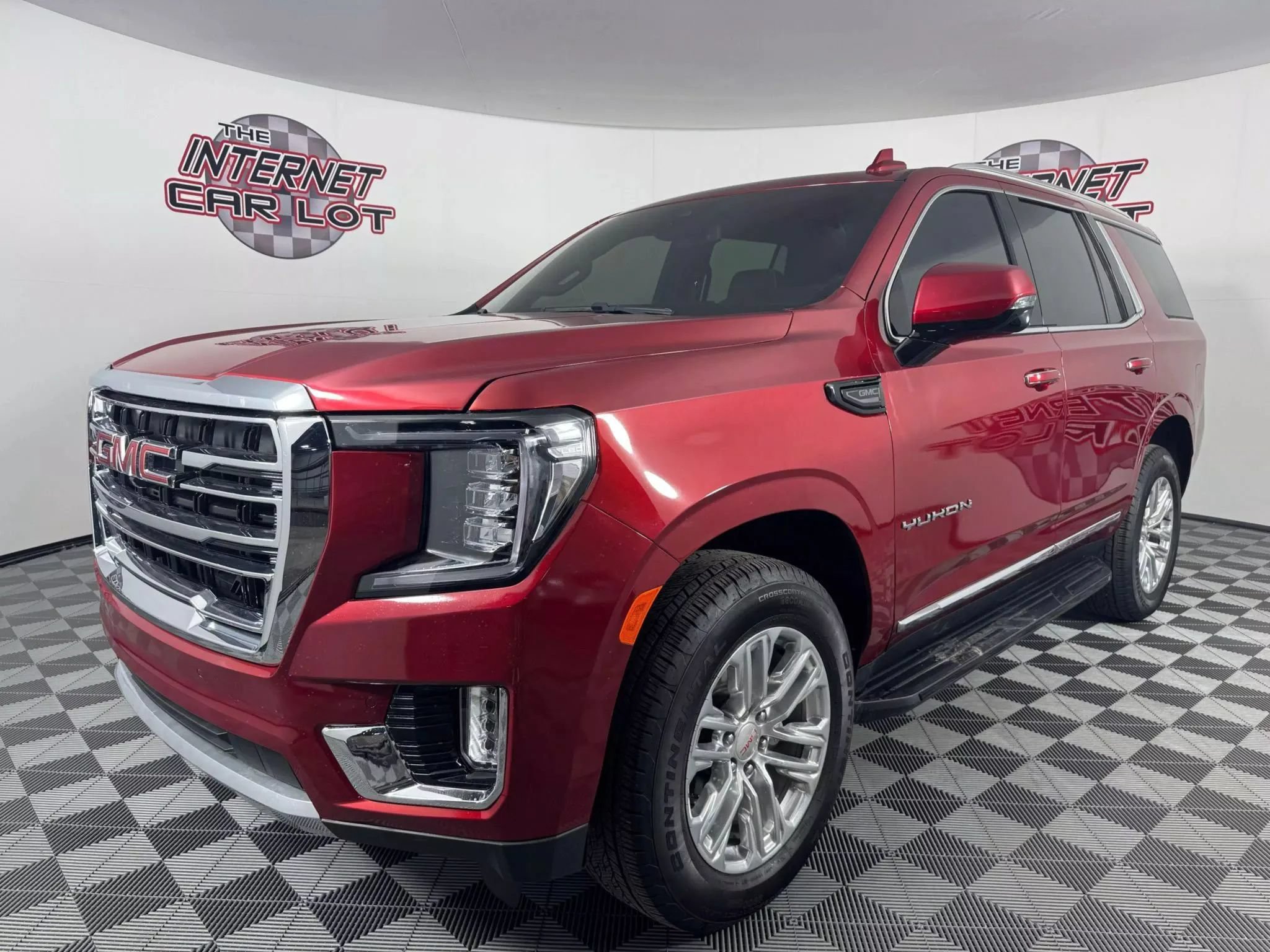 Used 2023 GMC Yukon SLT w/ SLT Luxury Package AWD/4WD image 3