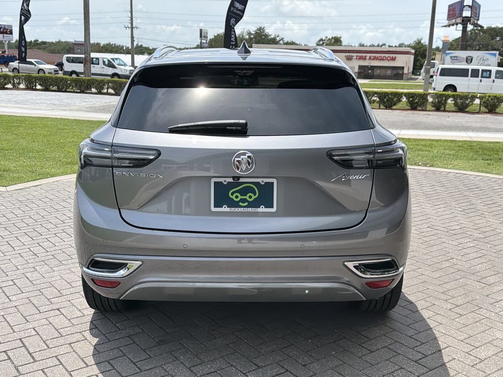 Certified 2022 Buick Envision Avenir w/ Technology Package II FWD image 5