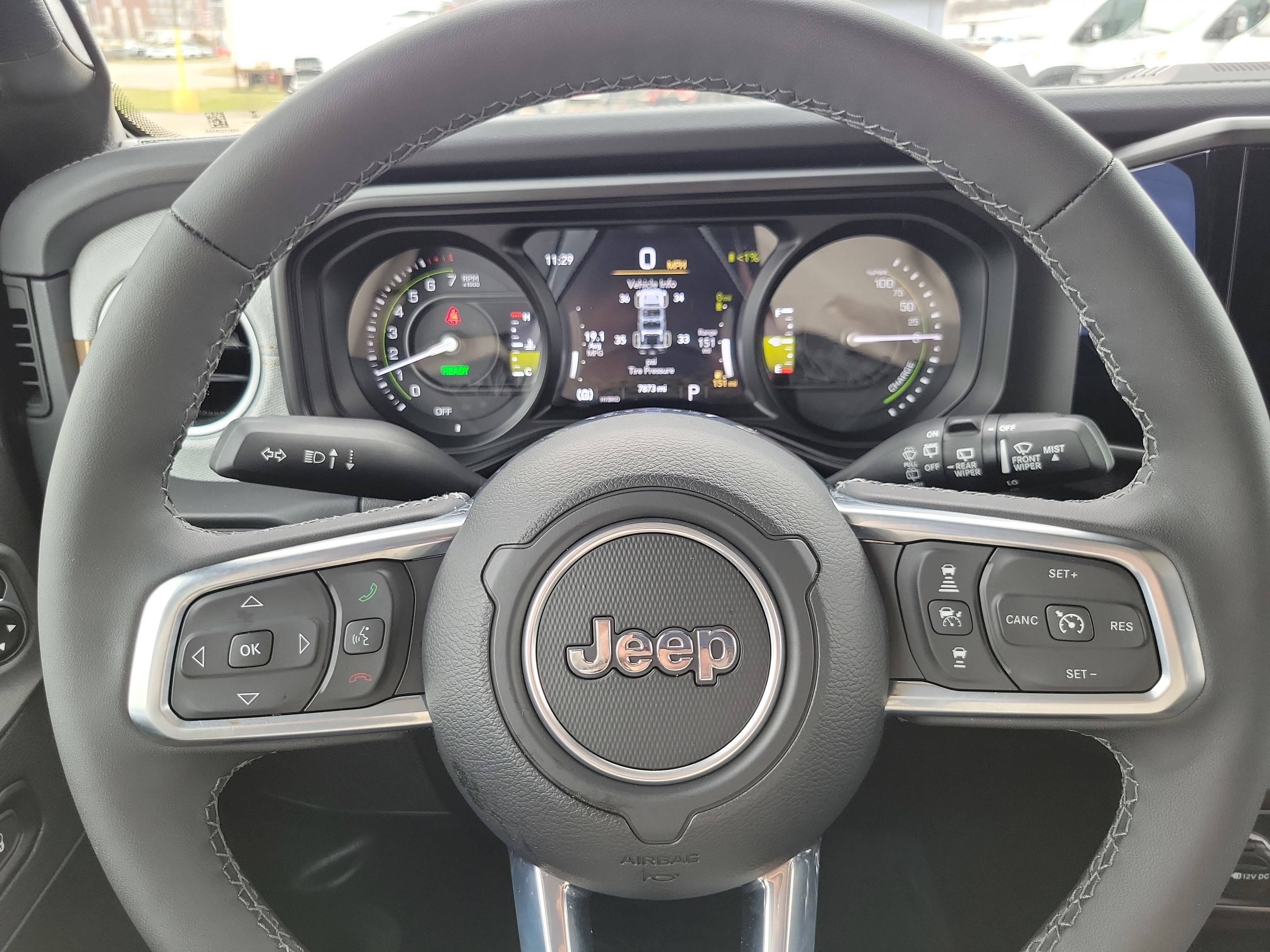 Used 2025 Jeep Wrangler Unlimited Sahara w/ Safety Group image 8