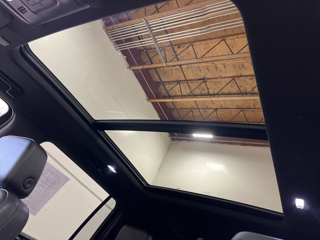 Certified 2024 Chevrolet Suburban Z71 w/ Off-Road Capability Package image 33