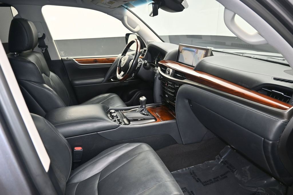 Used 2019 Lexus LX 570 4WD w/ Luxury Package image 10