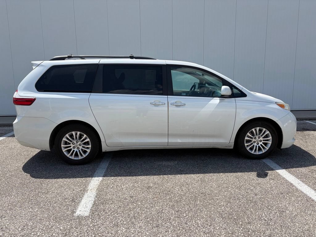 Used 2015 Toyota Sienna XLE w/ XLE Navigation Package FWD image 9