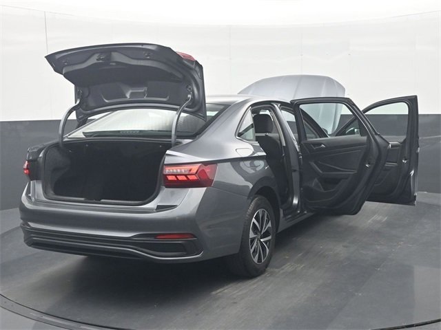 Used 2024 Volkswagen Jetta S image 40