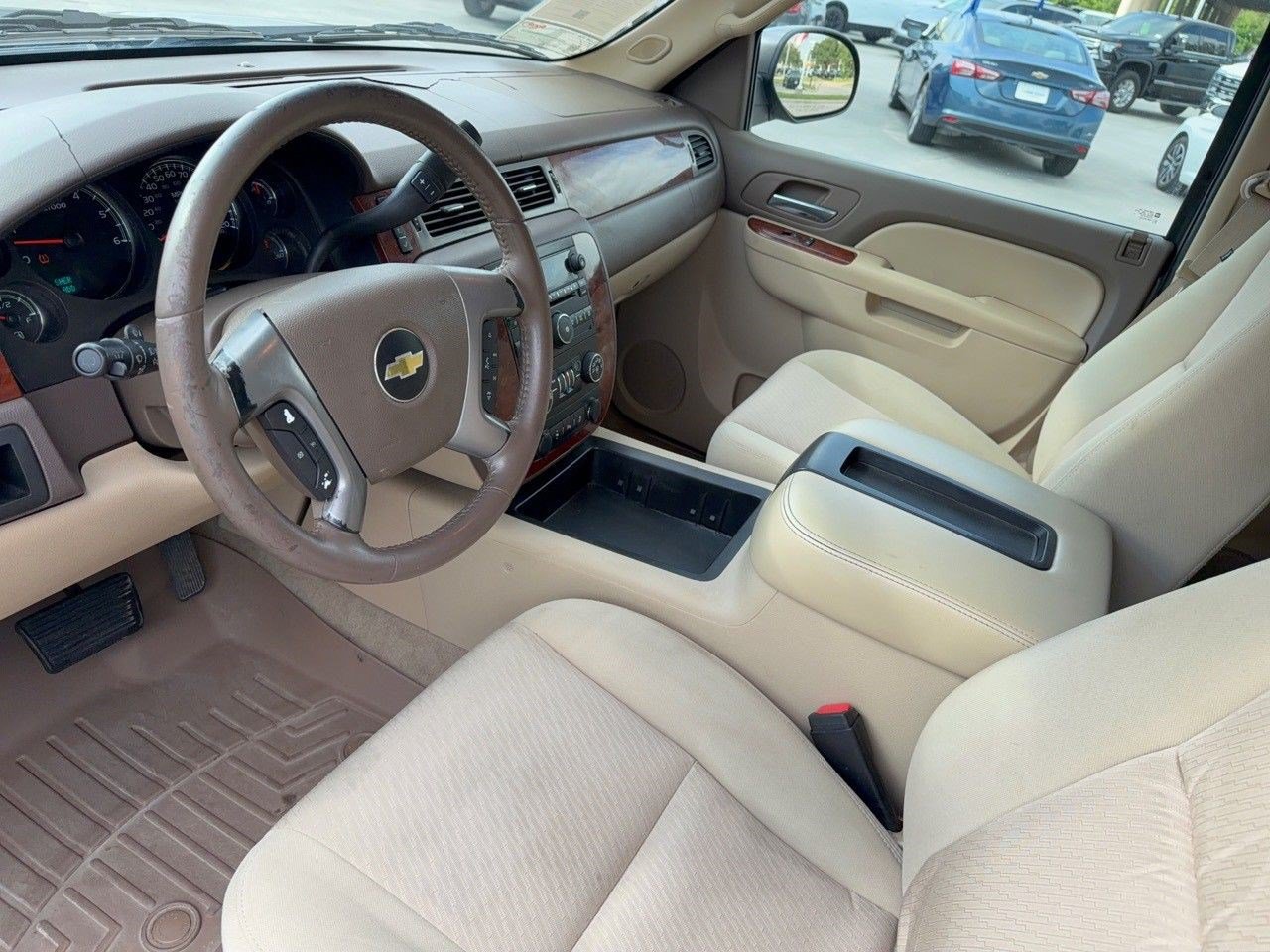 Used 2012 Chevrolet Suburban LS w/ Convenience Package 1 RWD image 4