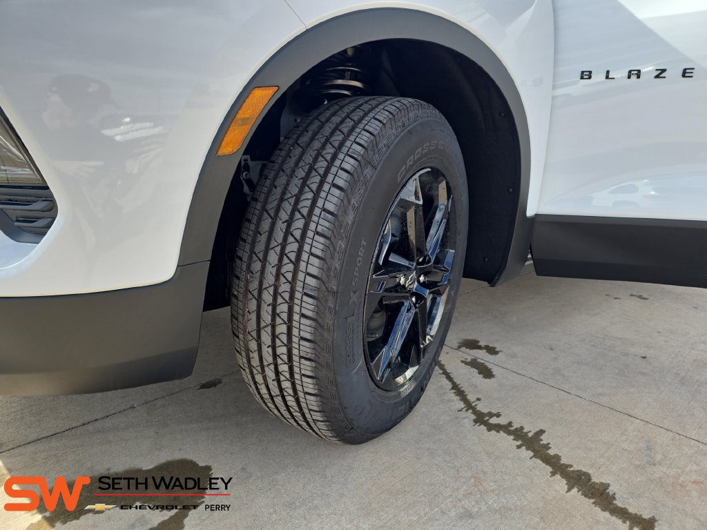 New 2026 Chevrolet Blazer LT w/ Convenience Package FWD image 32