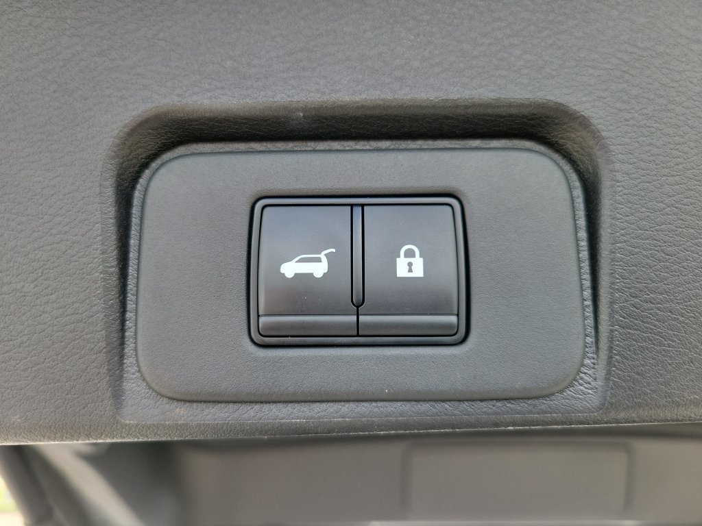 Certified 2025 Nissan Rogue SV FWD image 8