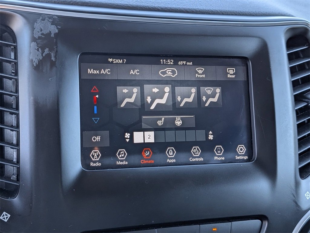 Used 2021 Jeep Cherokee Latitude Plus image 17