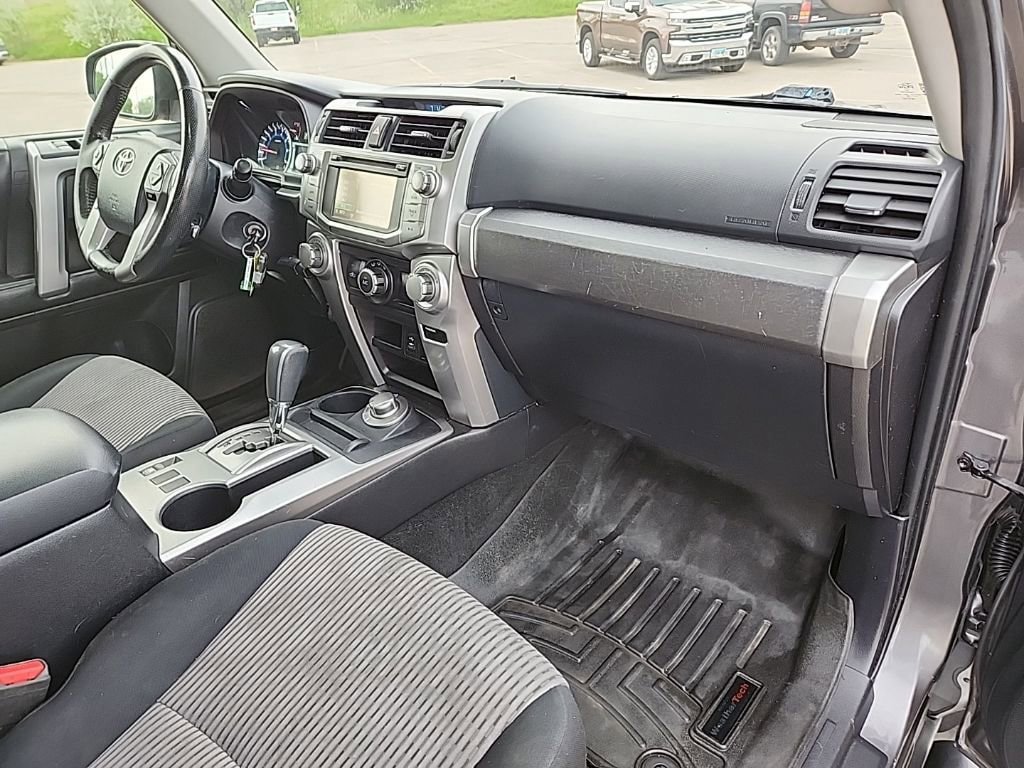 Used 2014 Toyota 4Runner SR5 AWD/4WD image 39